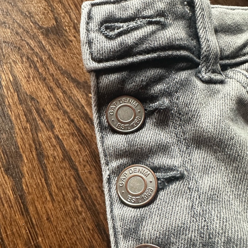 Gap Kids Girl’s Skinny Jeans Distressed.
